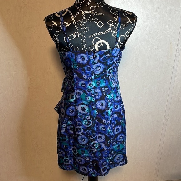 LAUREN Conrad Blue Floral Spaghetti Strap Faux Wrap Mini Dress Size 8 - Picture 3 of 4